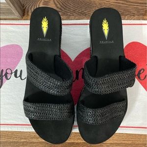 NWOT Volatile Black Braided Double Strap Platform Sandal
